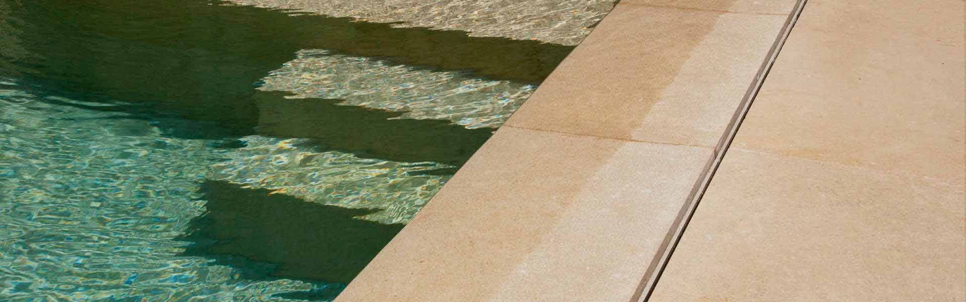 Pavimento piscina cubierto con Sinai Pearl-Wer Stone-WerStone